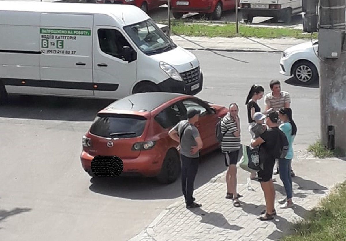 Двоє невідомих вкрали з машини львів’янина понад 300 тис. грн на світлофорі
