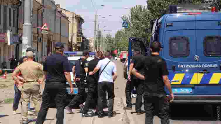 Одеська поліція звільнила заручників, яких злочинець захопив в ломбарді
