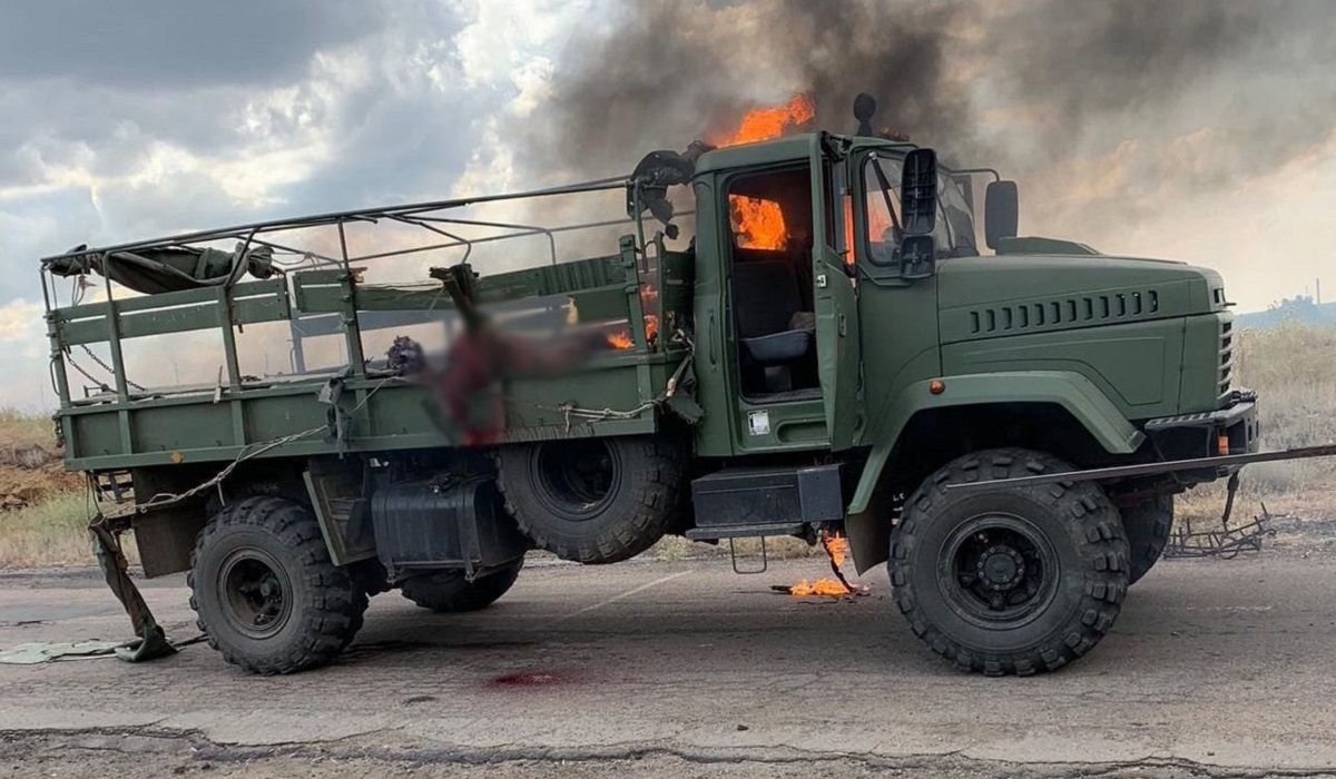 ЗМІ оприлюднили фото з місця обстрілу колони голови Донецької ОДА