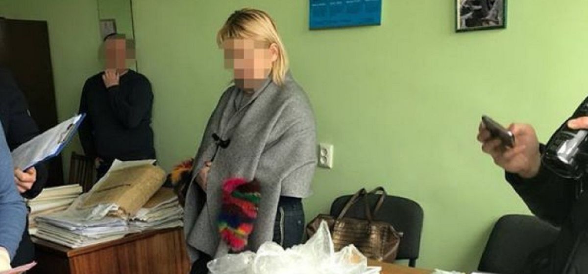 За отримання хабара львівський суд оштрафував працівницю БТІ на 5 тис. грн