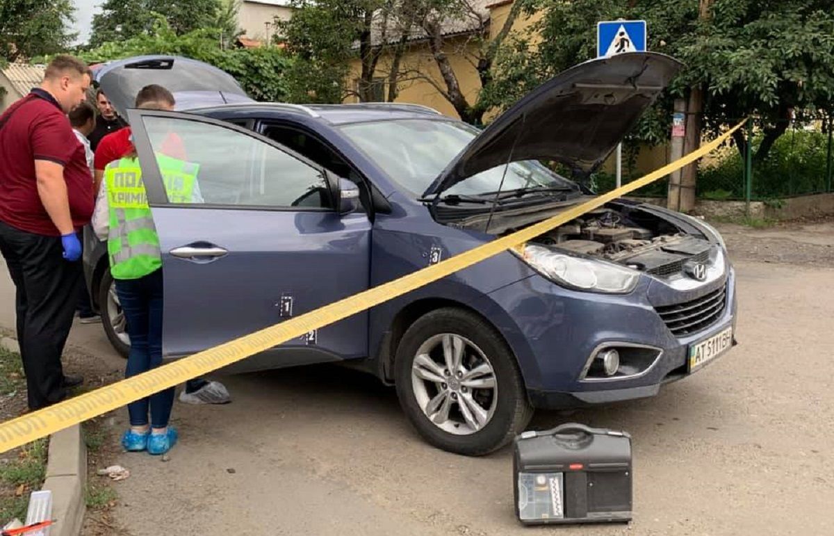 В Ужгороді невідомі обстріляли авто начальника УЗЕ обласної поліції, поранена випадкова перехожа