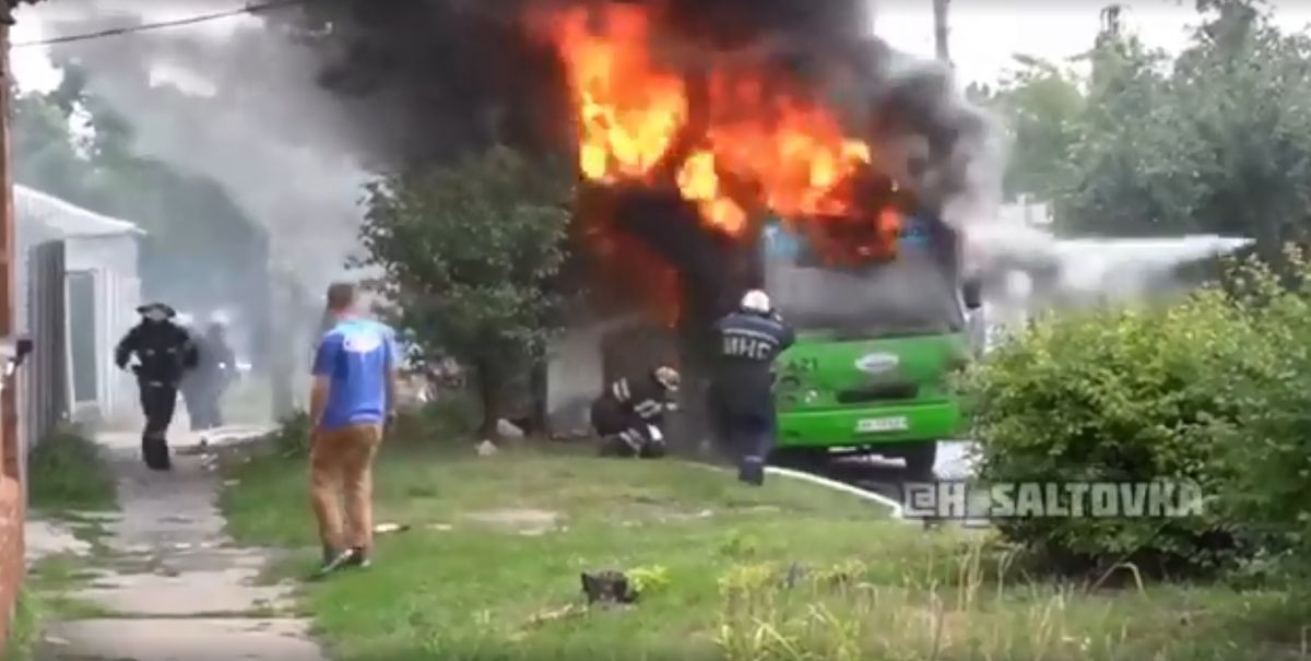 В Харкові на ходу загорілася маршрутка з пасажирами