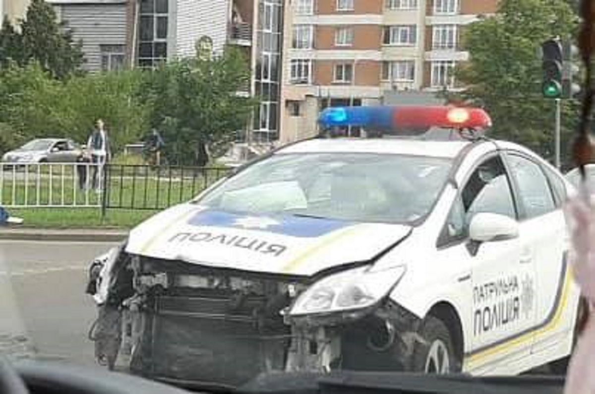 У Львові внаслідок ДТП патрульні розбили службовий автомобіль
