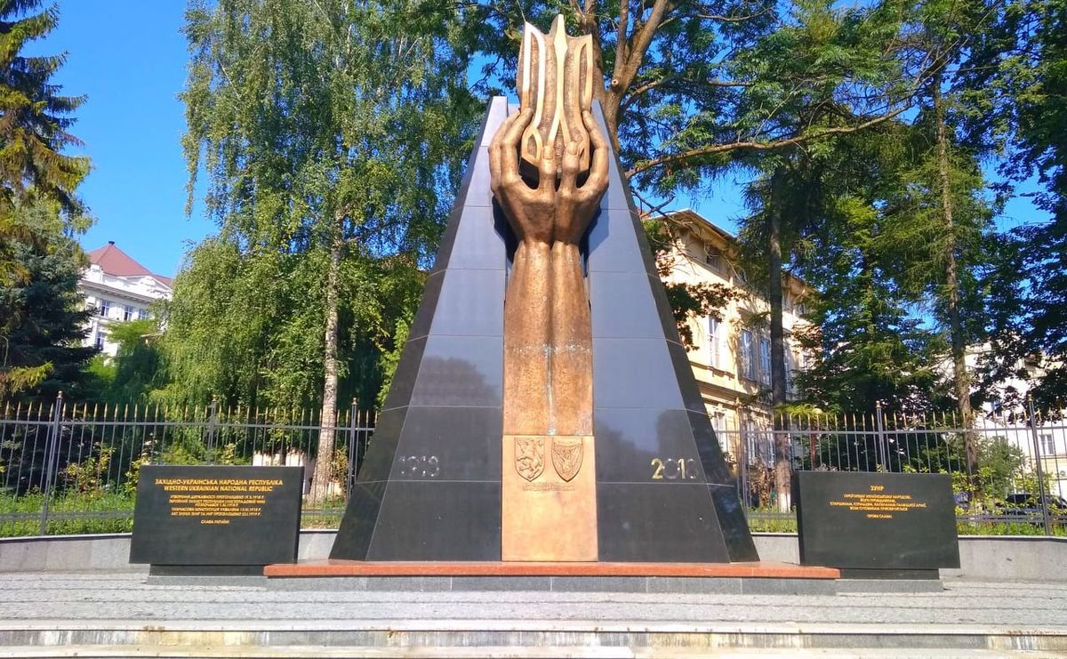 ЛОДА вирішила передати мерії свій пам’ятник героям ЗУНР у Львові