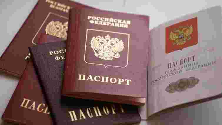 Путін дозволив усім жителям Луганщини та Донеччини брати російські паспорти