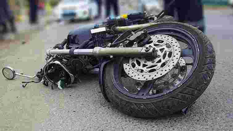 Неповнолітній з товаришем на мотоциклі збили пішохода на Львівщині
