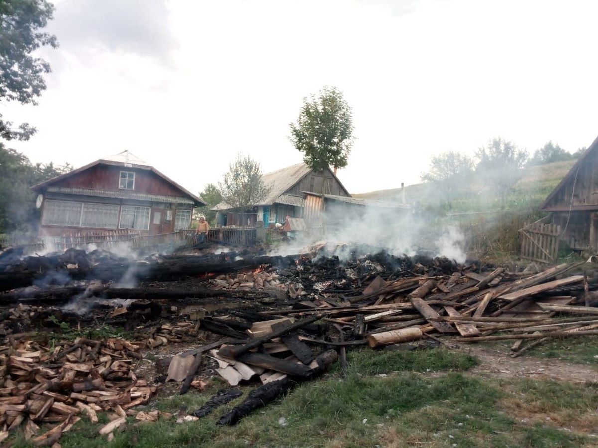 На Турківщині рятувальникам довелося возити воду для гасіння пожежі за 2 км