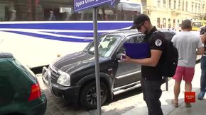 Львівські інспектори з паркування провели майстер-клас з відлову порушників 