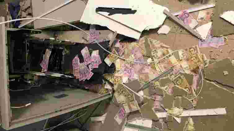 На Дніпропетровщині банда відпущеного під заставу рецидивіста підірвала банкомат