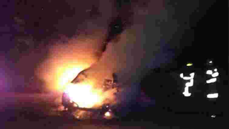 Уночі у Львові вщент згорів автомобіль, у Стрию автомобіль вдалось врятувати від вогню