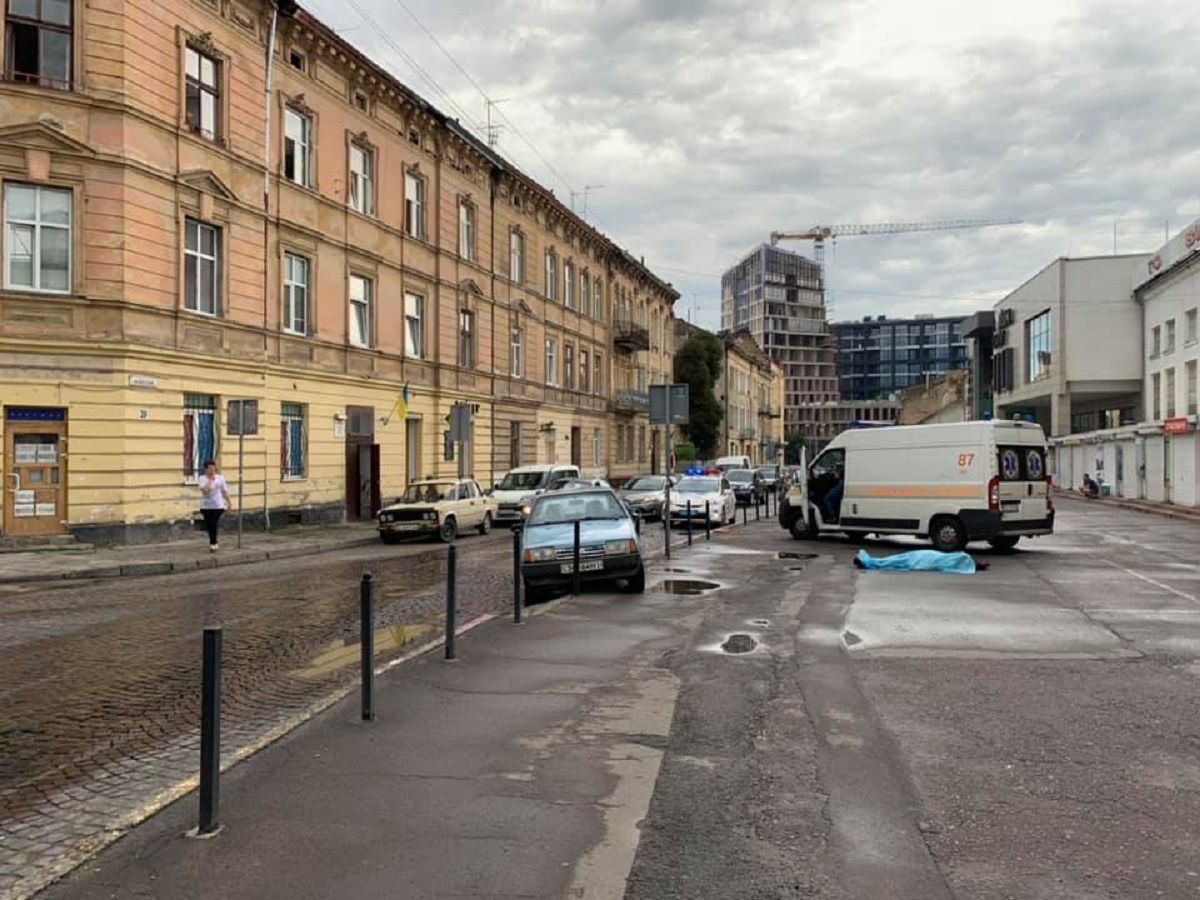61-річний львів'янин раптово помер за кермом автомобіля в центрі Львова