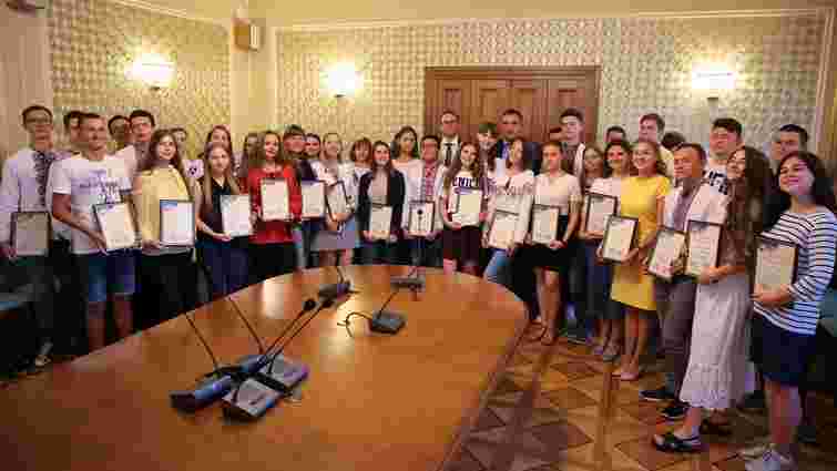 Випускників з Львівщини, які отримали максимальний бал на ЗНО, відзначили преміями