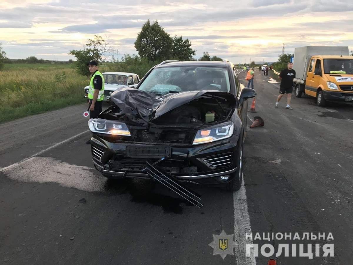 Чиновник ДФС на Volkswagen Touareg на смерть збив дорожнього робітника на Закарпатті