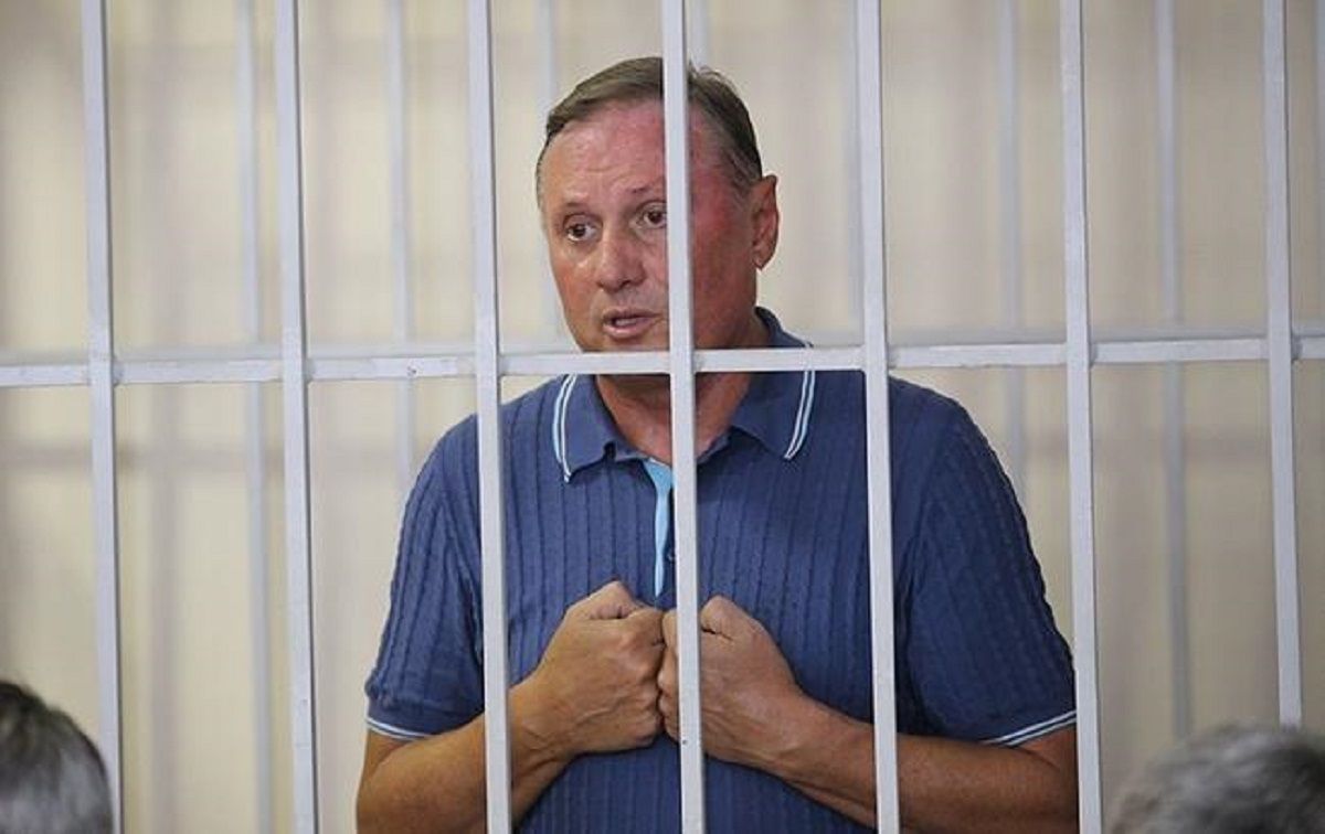 Екс-голова фракції Партії регіонів в парламенті Олександр Єфремов вийшов з СІЗО