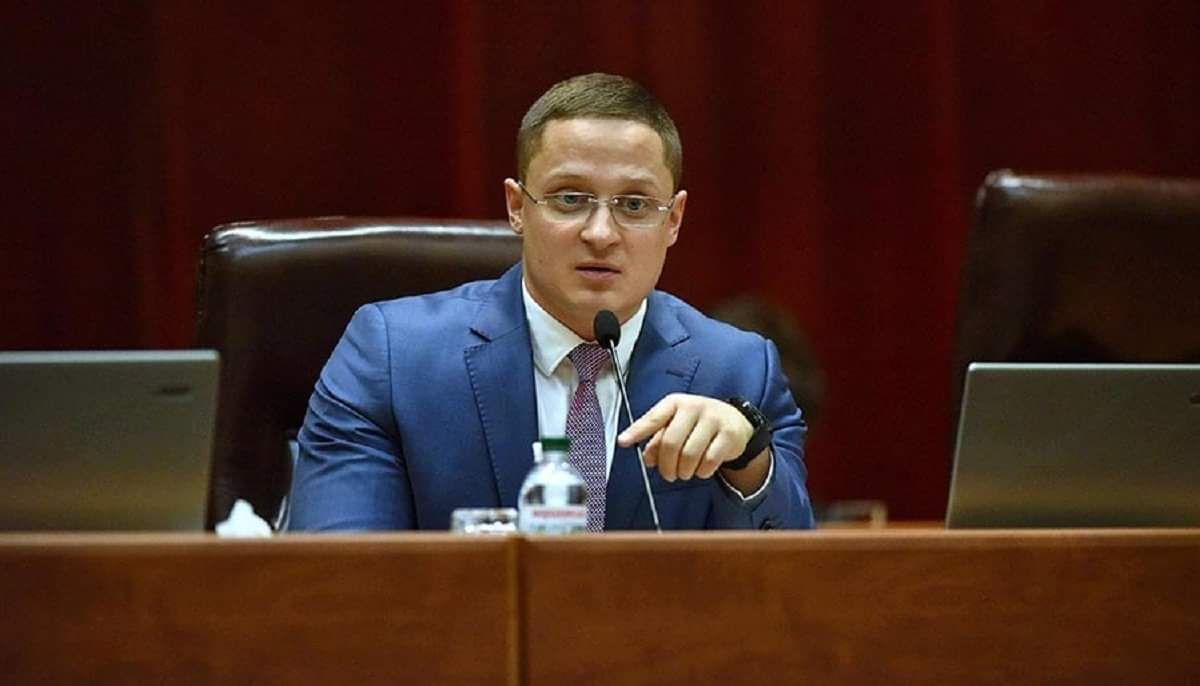 Заступник голови Запорізької облради назвав повіями усіх жінок, які носять відкритий одяг