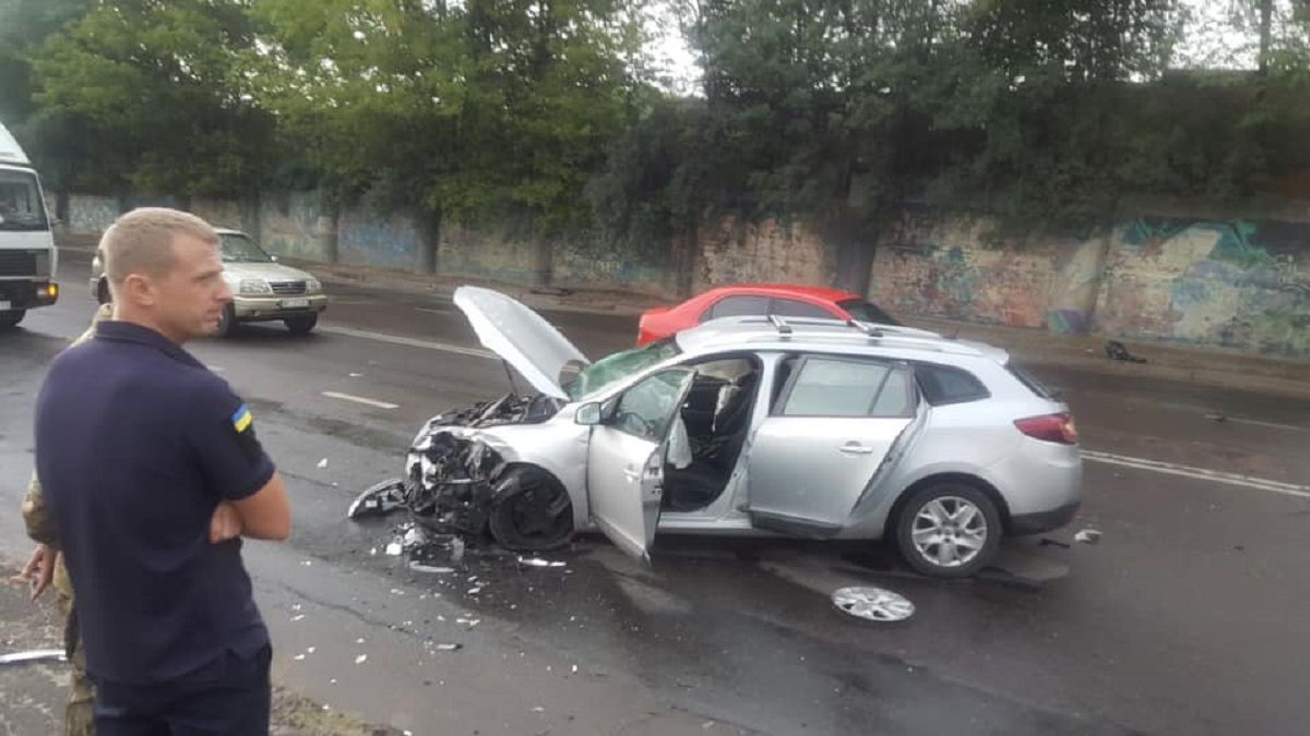 У Львові Skoda Octavia вилетіла на зустрічну й розбила три авто