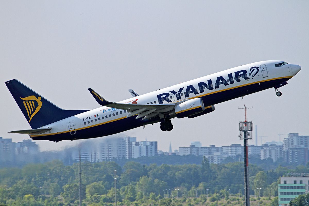 Лоукостер Ryanair підняв тарифи на пріорітетну посадку і перевезення малого багажу