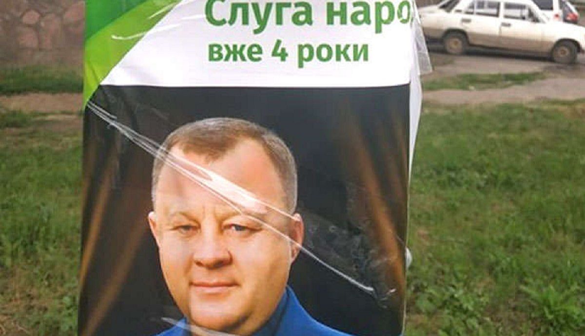На Буковині кандидата в депутати підозрюють у незаконному використанні символіки «Слуги народу»