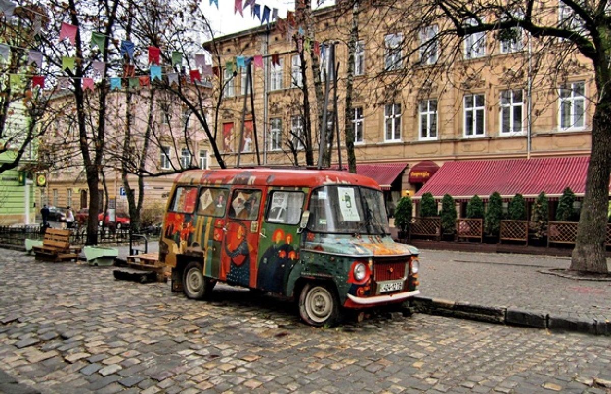 Львівські волонтери збирають кошти на реставрацію фургона з пл. Коліївщини