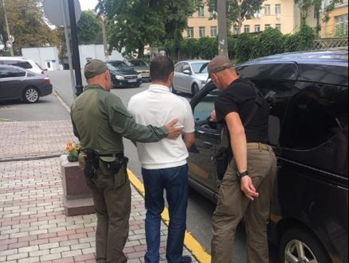 НАБУ затримало заступника екс-начальника поліції Одещини, який переховувався від слідства