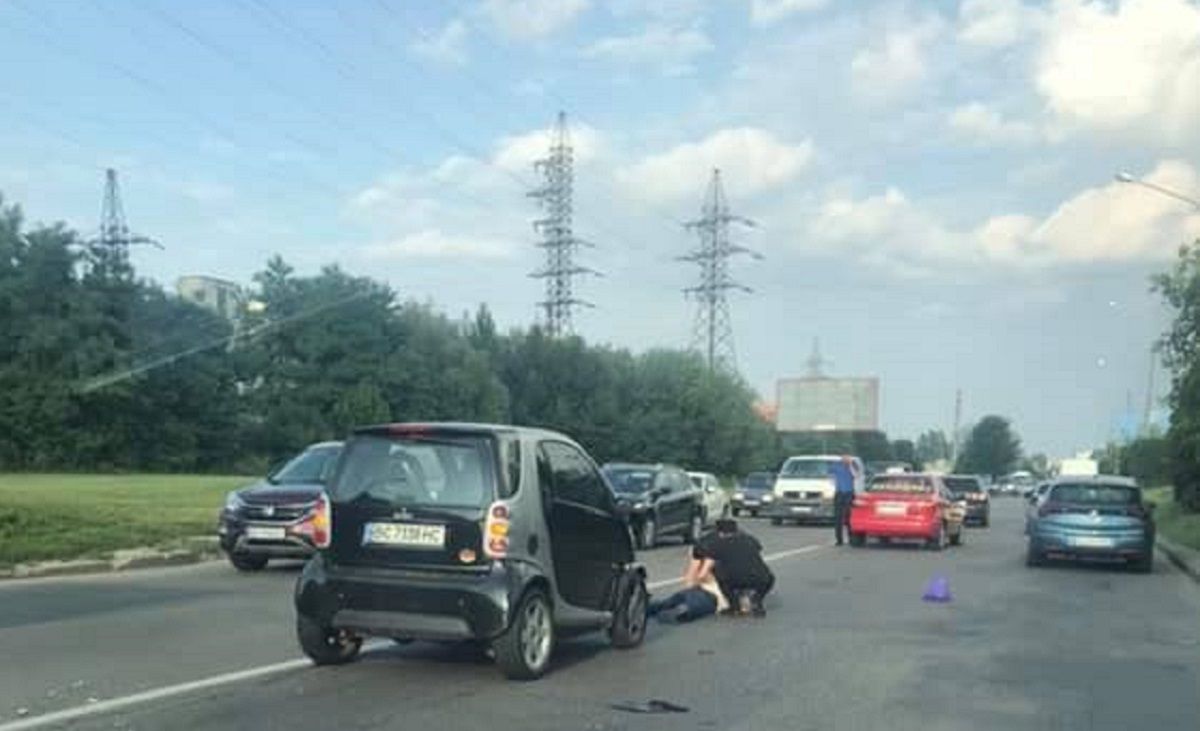 У Львові легковик Smart збив пішохода