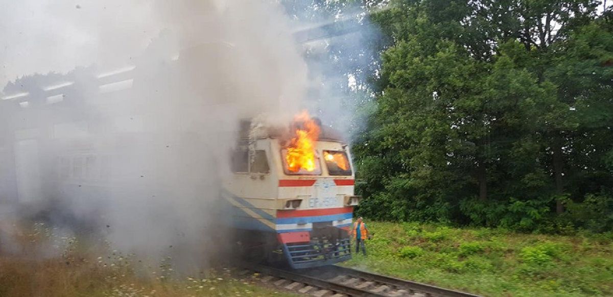 У Вінницькій області під час руху загорілась приміська електричка