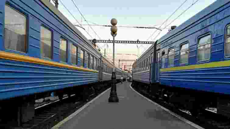 «Укрзалізниця» погрожує зменшити кількість пасажирських перевезень, якщо їй не знизять податки