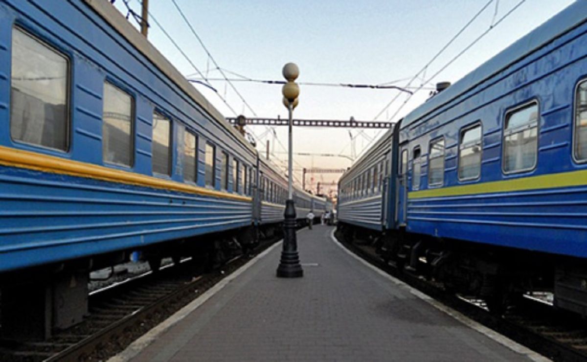 «Укрзалізниця» погрожує зменшити кількість пасажирських перевезень, якщо їй не знизять податки
