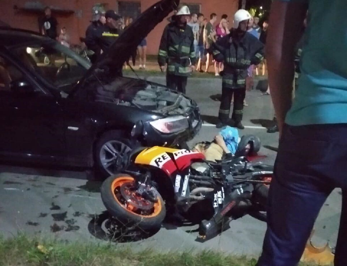 У Червонограді внаслідок зіткнення з двома автомобілями загинув 32-річний мотоцикліст