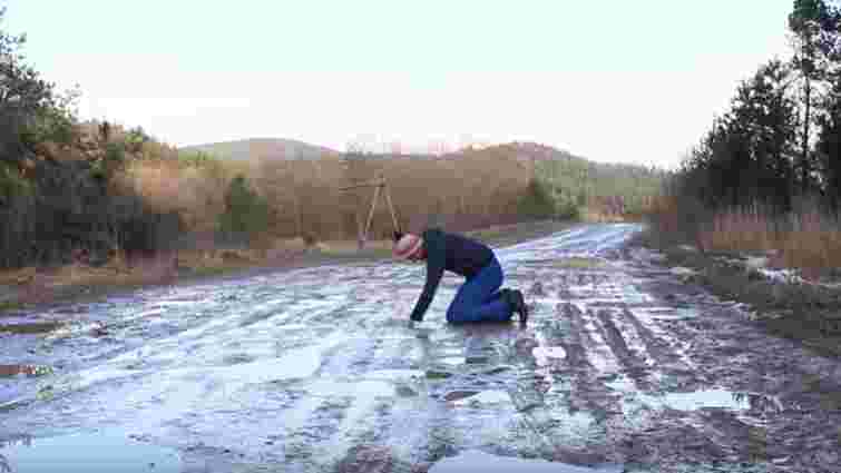 На Львівщині відклали ремонт аварійної дороги, про яку зняли сатиричний кліп