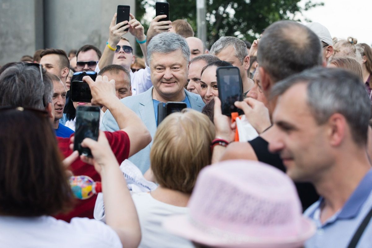 ДБР почало розслідування обставин відпустки Порошенка на Мальдівах