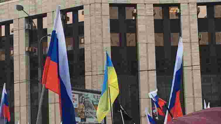 На мітингу в Москві стався конфлікт через український прапор