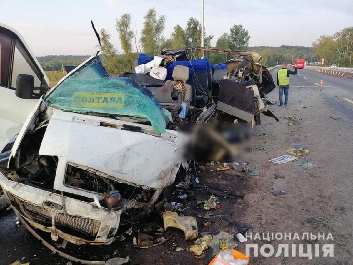 Під Полтавою зіткнулися автобус і маршрутка: є загиблі та поранені