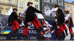 У центрі Львова виступили українські танцювальні колективи з усього світу