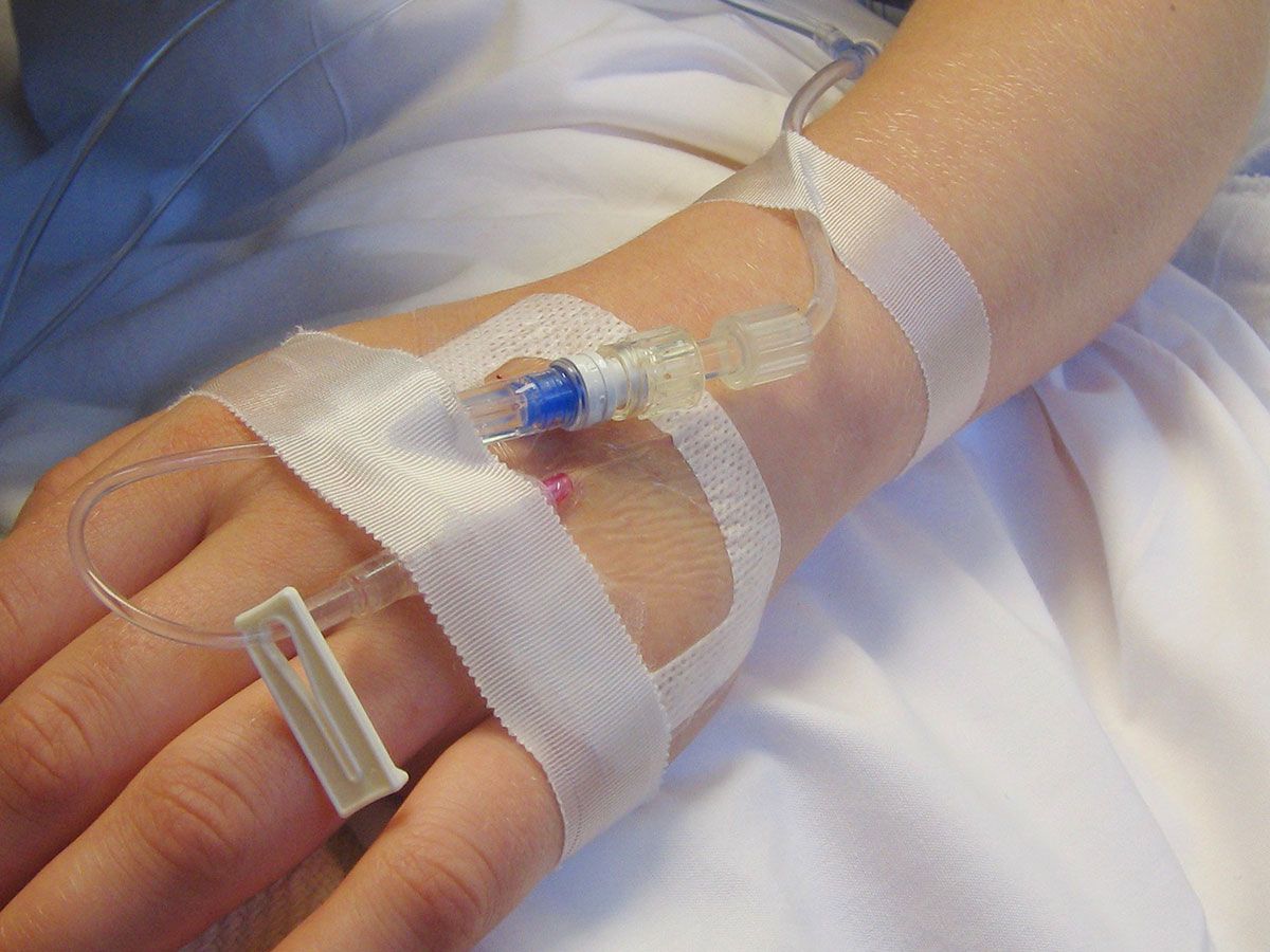 16-річна мешканка Бібрки поверталася з дискотеки і впала у бетонний котлован
