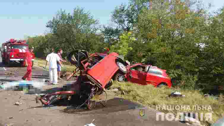 Четверо людей загинули у зіткненні трьох автомобілів на Одещині