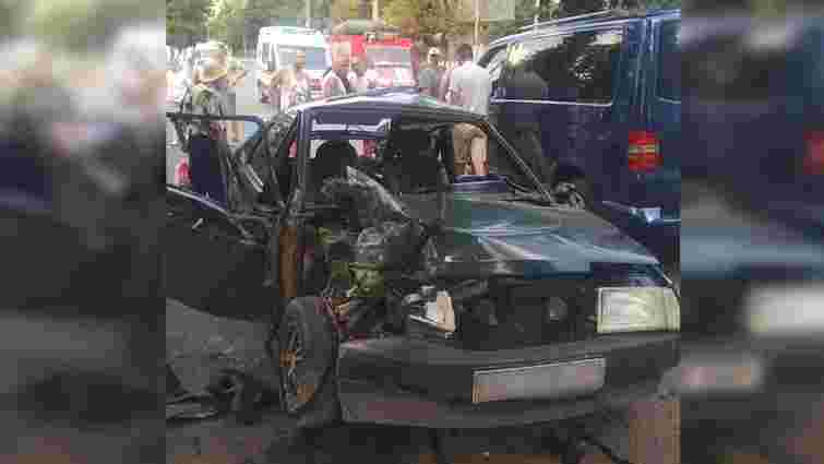 У Дрогобичі водій ВАЗа розбив два мікроавтобуси, травмувалися двоє людей