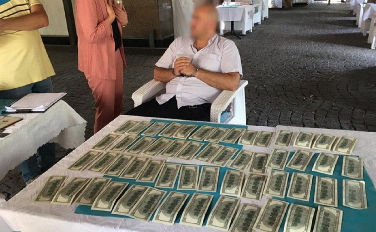 Голову лісгоспу на Житомирщині шантажували компроматом напередодні візиту Зеленського
