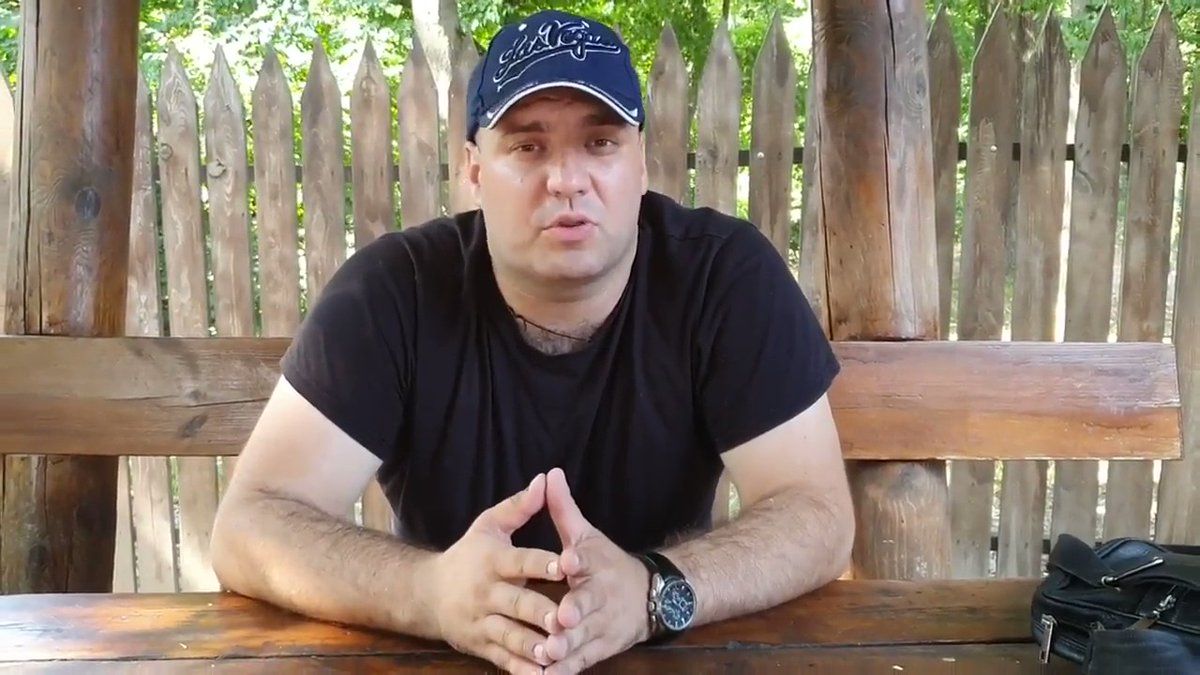 Поліція оголосила в розшук скандального блогера, що побив учасника війни на Донбасі