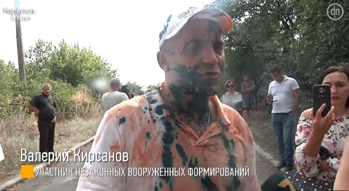 Звільненого з СІЗО коректувальника обстрілу Маріуполя облили зеленкою