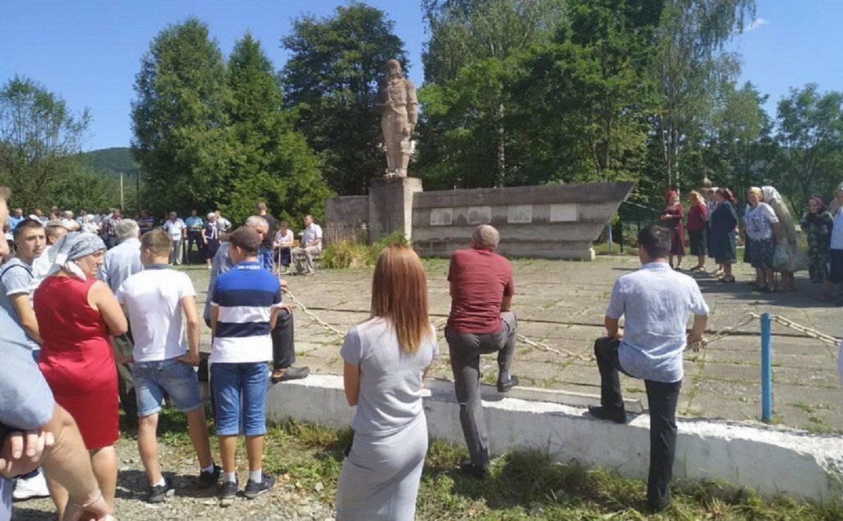 Сільська громада на Косівщині відмовилась зносити пам’ятник радянським солдатам