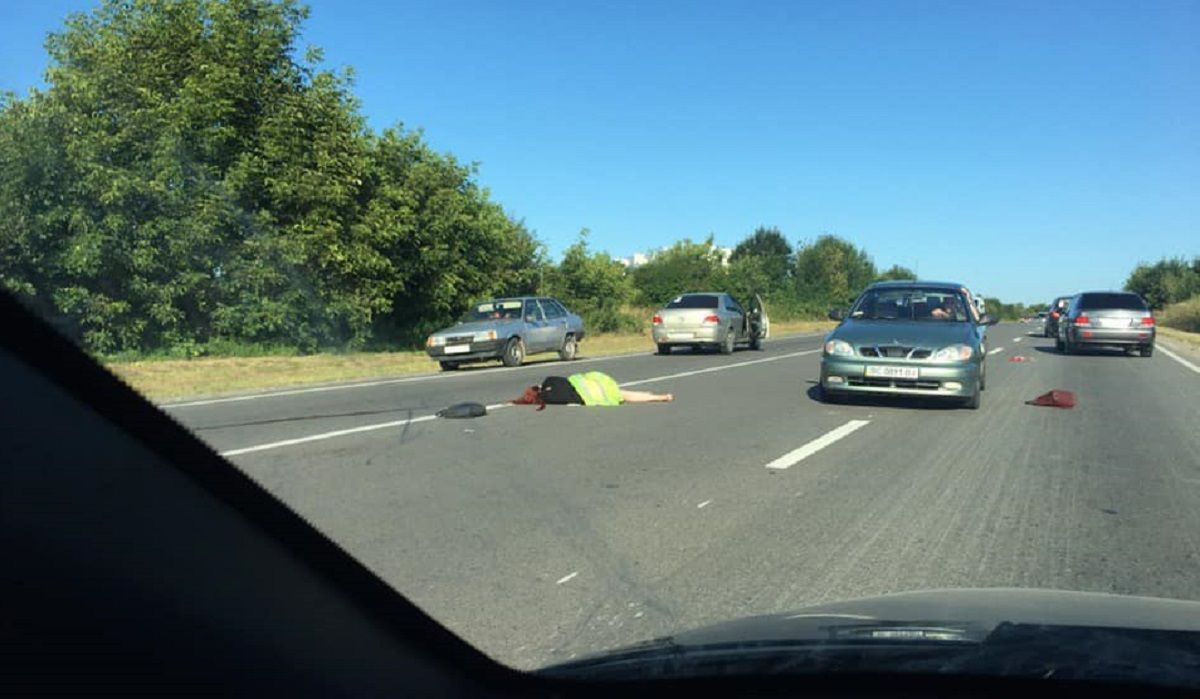 У Давидові поблизу Львова автомобіль на смерть збив молоду жінку