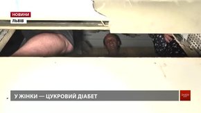 Люди, які на півдня застрягли у ліфті львівської новобудови, готові скаржитись у суд