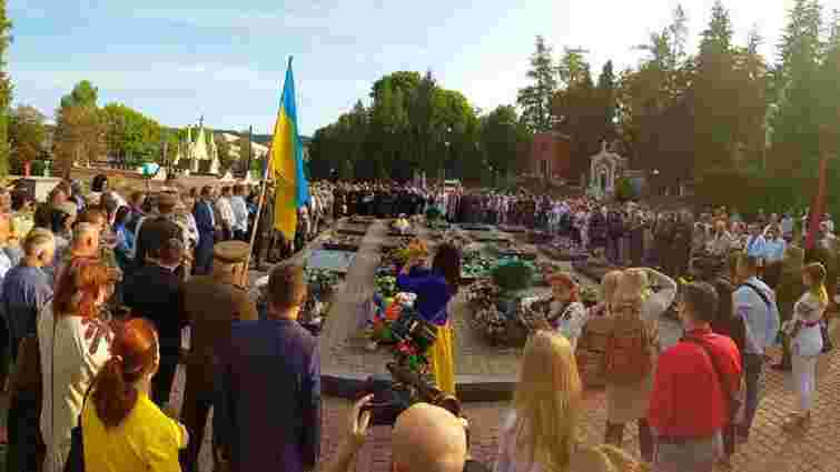 День Незалежності у Львові розпочався з молитви на Личаківському кладовищі