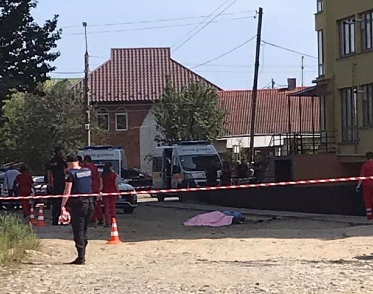 Двоє людей загинули від вибуху гранати в селі поблизу Івано-Франківська