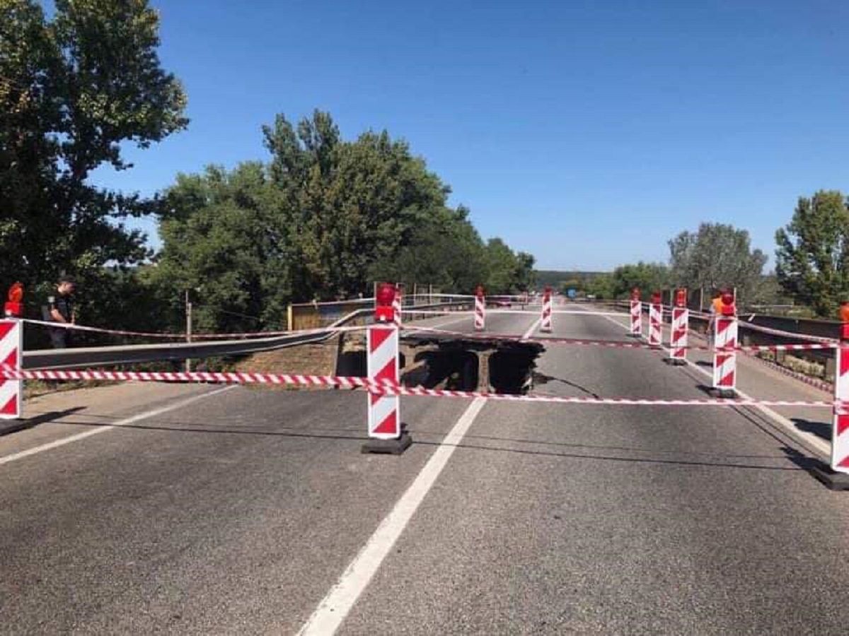 Автомобільний міст біля Харкова обвалився через перевантажену фуру, — «Укравтодор»
