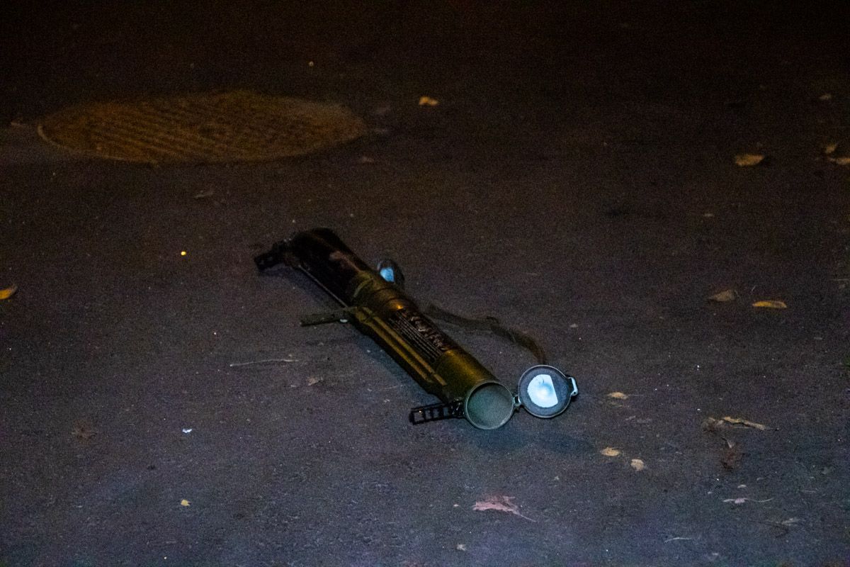 У Києві невідомі обстріляли з гранатомета будівлю «Мостобуду»