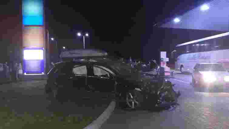 Внаслідок зіткнення чотирьох автомобілів на Львівщині загинуло двоє осіб, травмовано шестеро