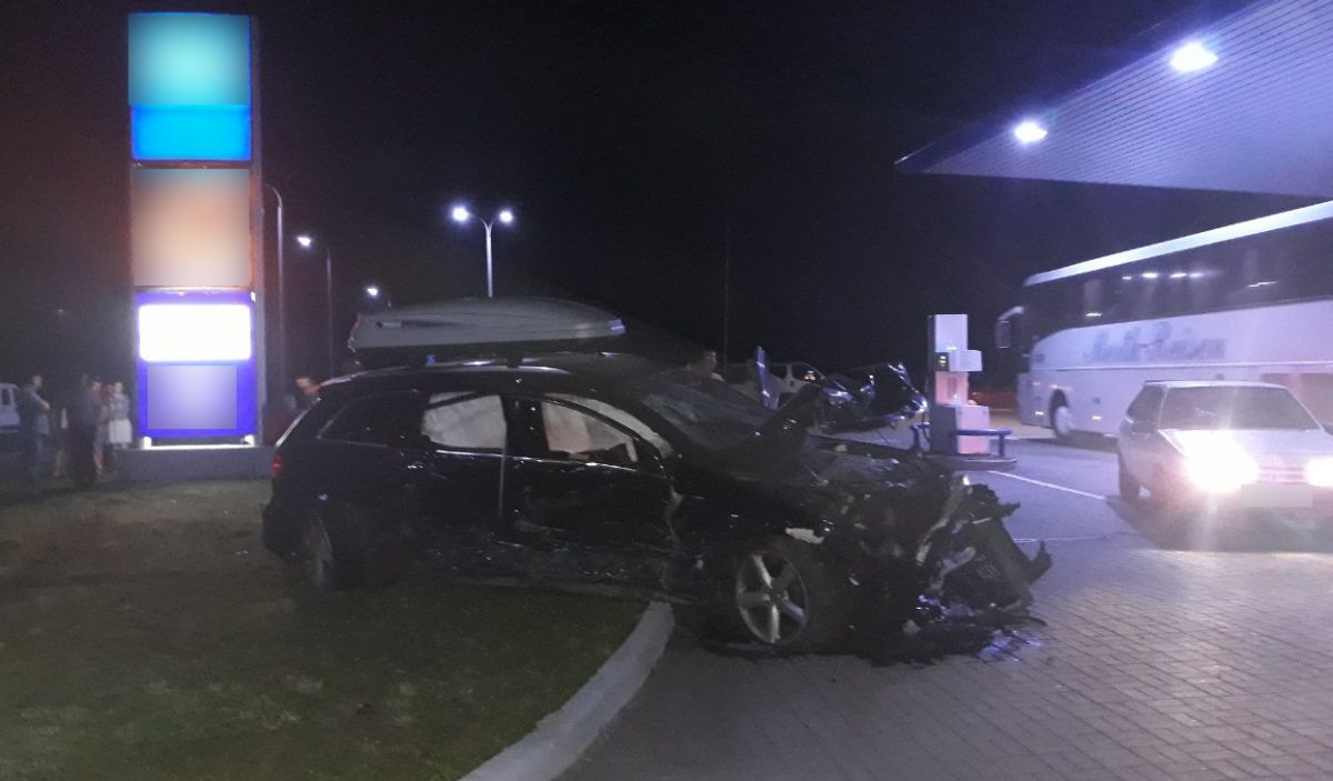 Внаслідок зіткнення чотирьох автомобілів на Львівщині загинуло двоє осіб, травмовано шестеро