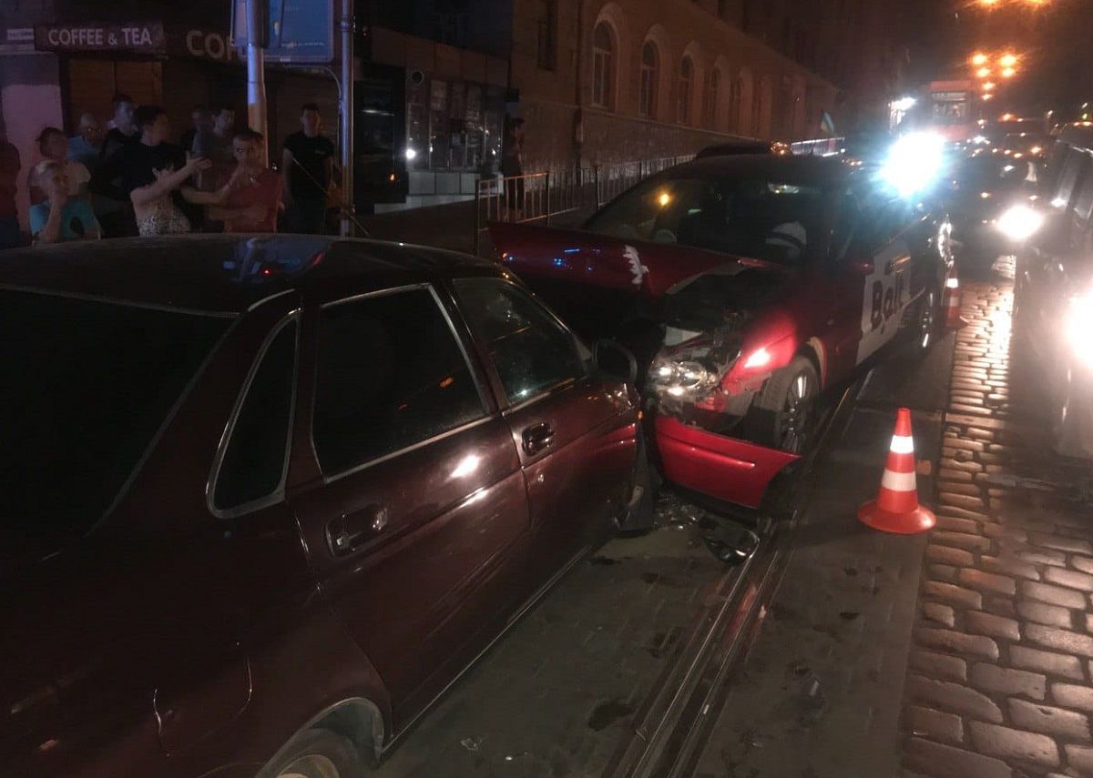 Двох дівчат госпіталізували після лобової ДТП у центрі Львова